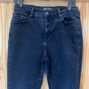 Levis Women’s Perfectly Slimming Skinny Leg Dark Blue Denim Jean. Size 31‎ (635)